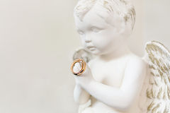 trouwringen-de-handen-van-een-engel-65859691